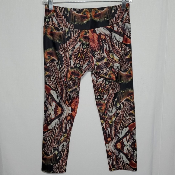 Onzie Jamaica Feather Print Capri Workout Leggings - Picture 5 of 8